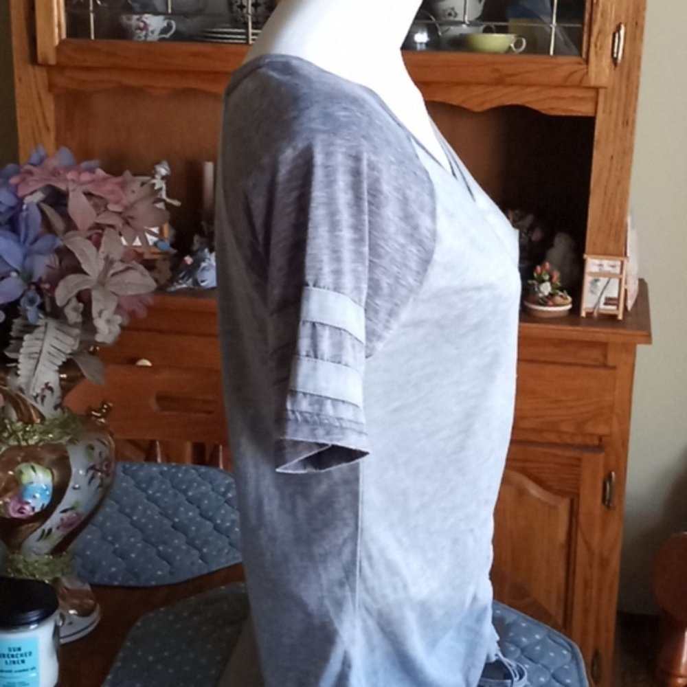 Love More Raglan Tee - Picture 4 of 7